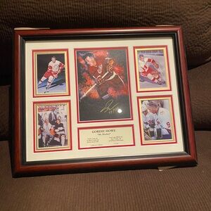 Gordie Howe signed Framed Plaque with COA Collector's Edition 77/999